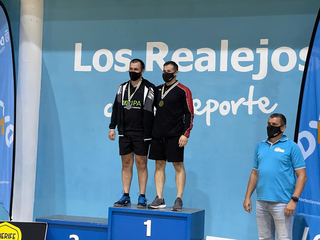 Medallas navarras en Guadarrama y Tenerife